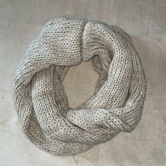 American Eagle Women’s Infinity Scarf